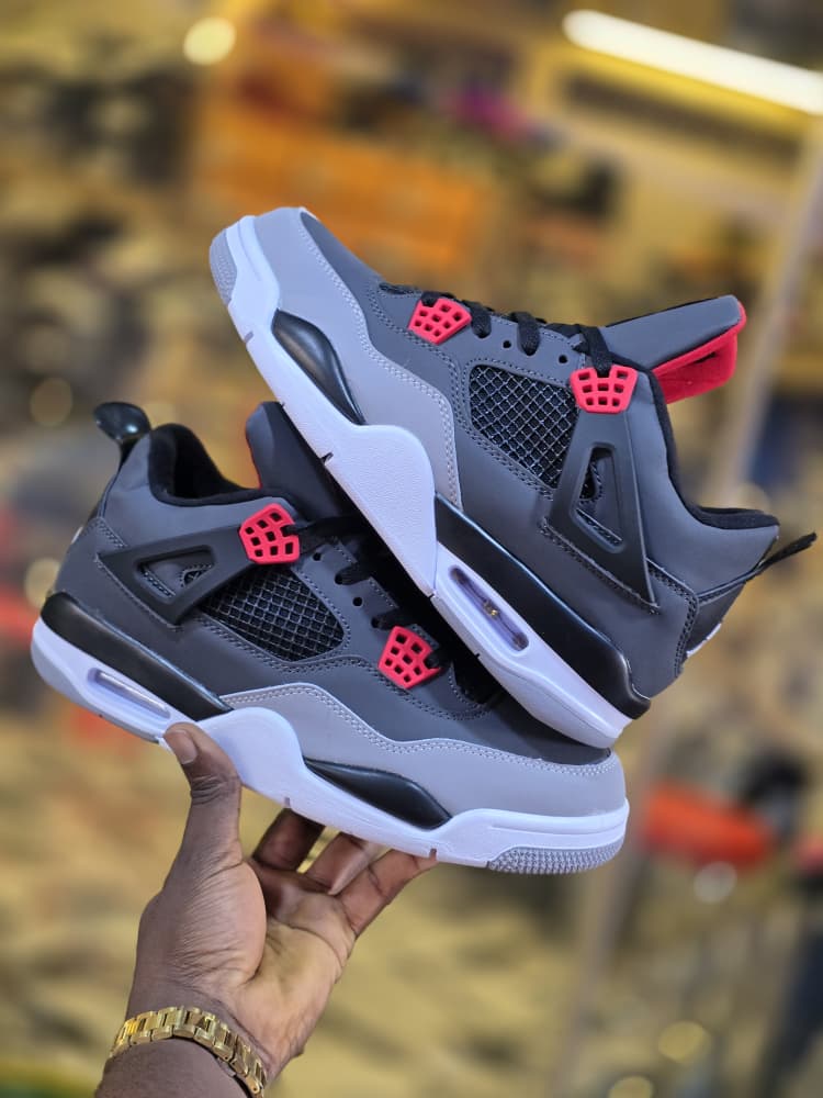 Air Jordan 4 Sneaker
