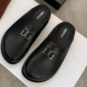 DEZUDAGE "DG" Logo Closed-Toe Slip-On Mules