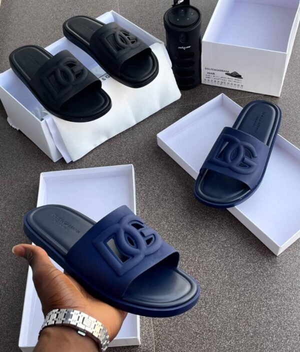 Dolce & Gabbana Rubber DG Logo Cut-Out Pool Slides Dolce & Gabbana Rubber DG Logo Cut-Out Pool Slides