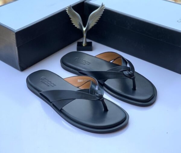 Gucci Black Leather Flip-Flop Sandals – Luxury Men’s Designer Footwear Gucci Black Leather Flip-Flop Sandals – Luxury Men’s Designer Footwear
