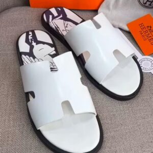 Hermès Izmir White Leather Sandals with Iconic “H” Cut-Out – Luxury Men’s Footwear